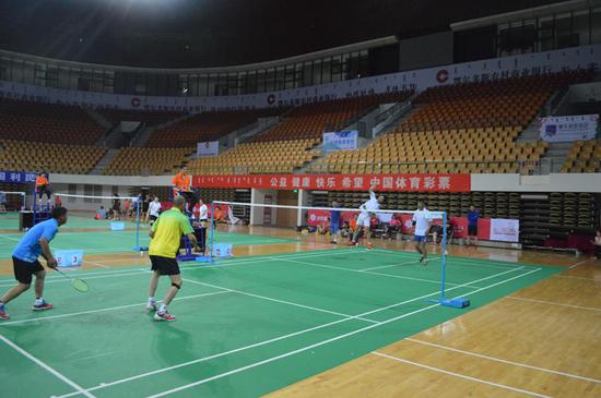 具压迫感的 具压迫感的